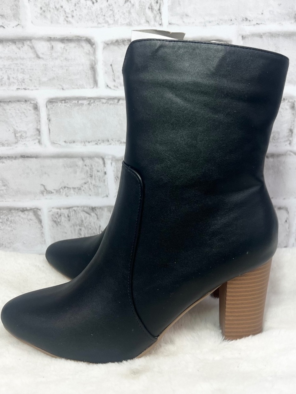NIB🤩 |•LULUS•| Cute Black Ankle Boots Size 8 3.5 Heel